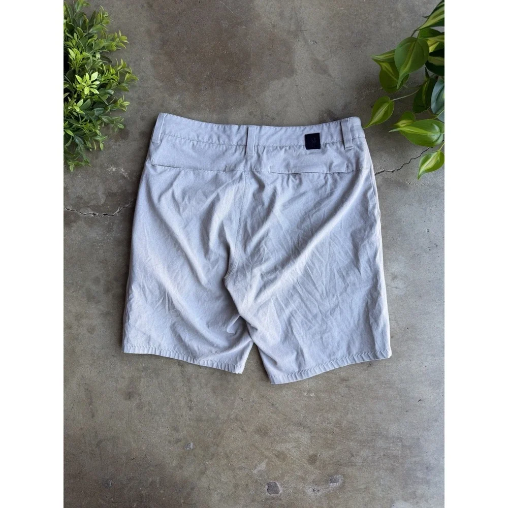 Vuori Meta Shorts Mens 30 Gray Performance Golf Chino Polyester Stretch Casual
